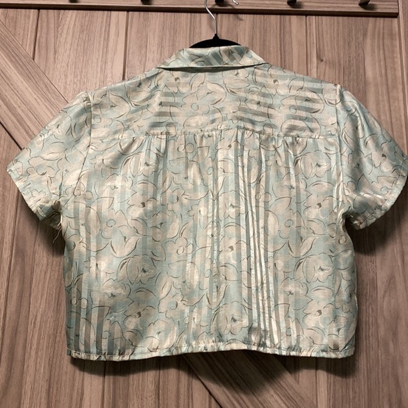 Cropped button down top - Picture 2 of 3